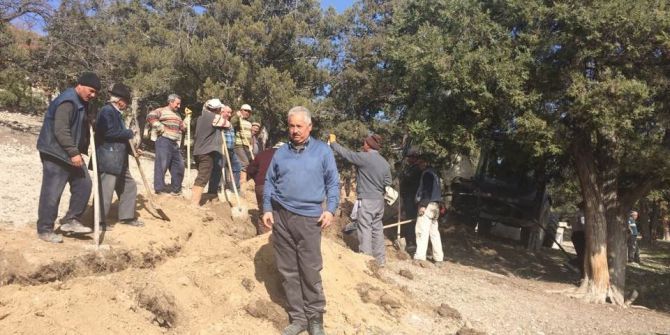 Şeyhler Köyünde İmece Usulü Çeşme Suyu Hattı Yenileme Çalışması