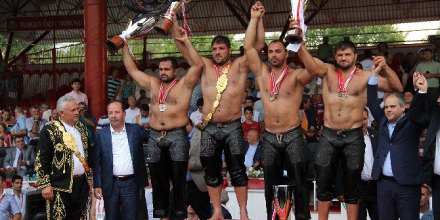 Recep Kara Altın Kemeri Taktı