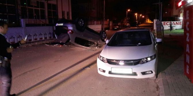 Otomobil Park Halindeki Araca Çarpıp Takla Attı: 1 Yaralı