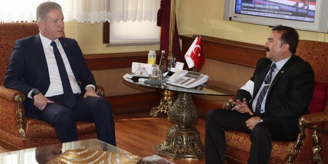 Yeşilay Sivas Şubesinden, Vali Gül’e Ziyaret