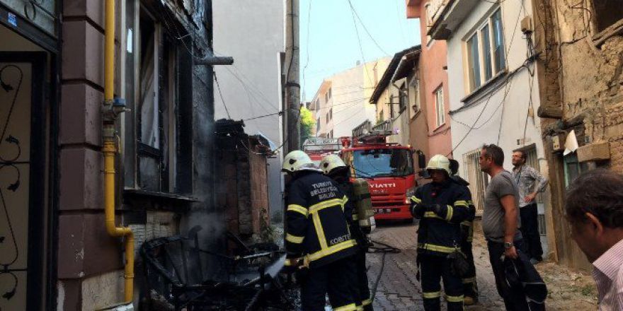 Sigara İzmariti Yangına Sebep Oldu