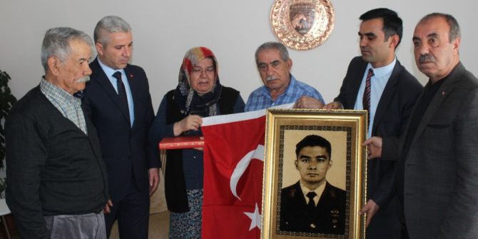 Şehit Oğlunun Eşyalarını 24 Yıldır Bir Sandıkta Saklıyor