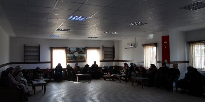 Semt Konağında Kursiyerlere Eğitimler Veriliyor