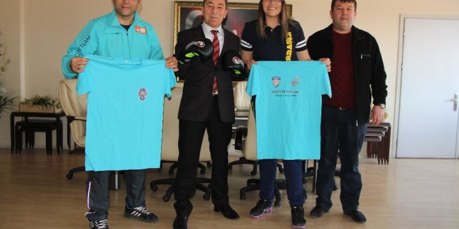 Milli Boksörden Emniyete Ziyaret