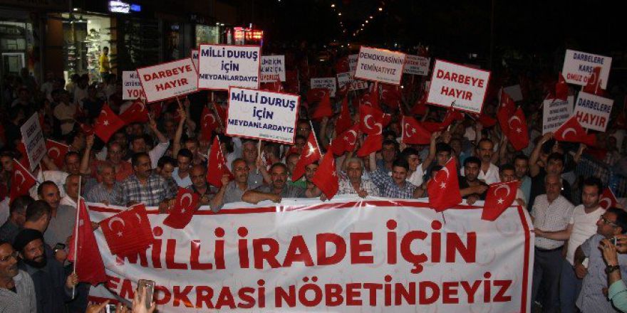 Sağlıkçılar Demokrasi Nöbetinde