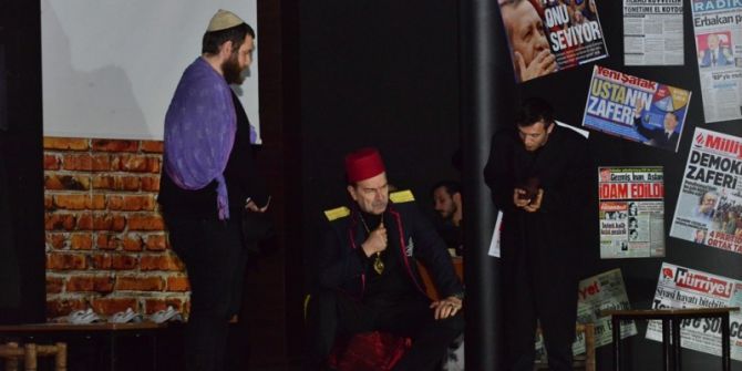 Gediz’de ’Matruşka Oyun İçinde Oyun Tiyatrosu’ Sahnelendi