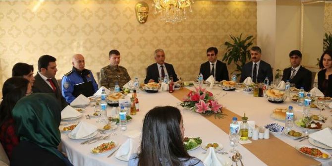 Vali Toprak Öğretmenlerle Bir Araya Geldi