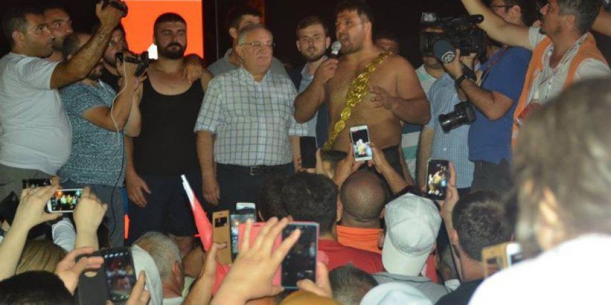 Kırkpınar’ın Şampiyonu ‘Altın Kemerle’ Demokrasi Şöleninde