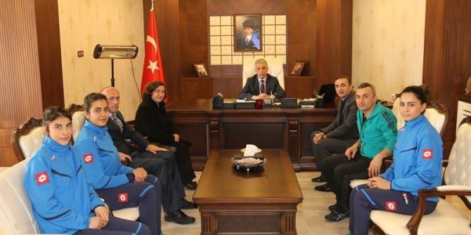 Vali Toprak, Voleybolcuları Kabul Etti