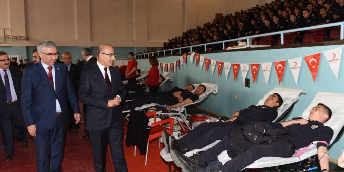 Polis Adaylarından Kızılay’a Kan Bağışı