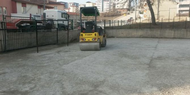 Bilecik Malhun Hatun İlkokulu Bahçesine Sıcak Asfalt