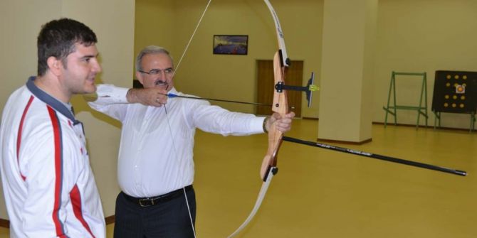 Vali Karaloğlu’ndan Okçuluk Milli Takımına Ziyaret