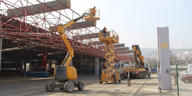 Biga’da Kapalı Pazaryeri Çatısı Sökülüyor