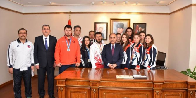 Şampiyon Sporculardan Vali Aktaş’a Ziyaret