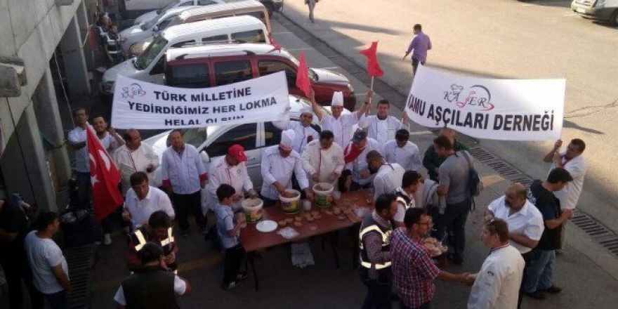 Kamu Aşçıları Derneği Şehitler İçin Helva Dağıttı