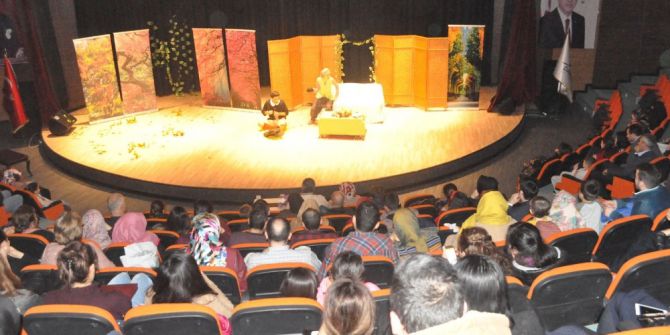 "Para Mı Huzur Mu" Tiyatro Oyununa İzleyiciden Tam Not