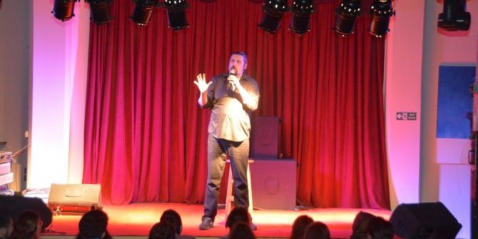 Mesut Süre İle Alternatif Sahne’de Kahkaha Fırtınası Esti