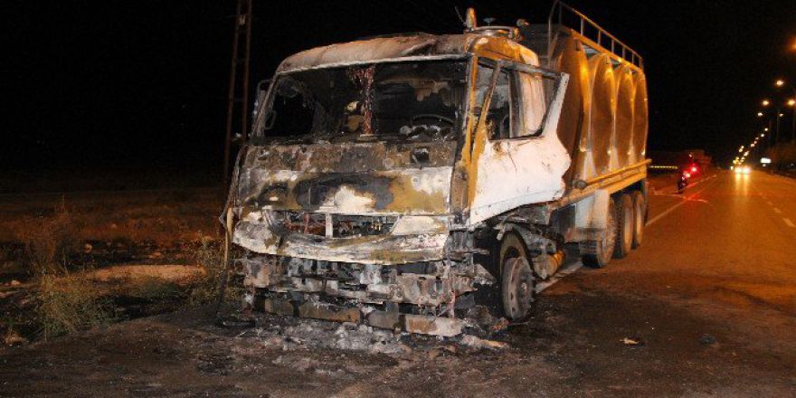 Karaman’da Süt Kamyonu Yanarak Kullanılamaz Hale Geldi