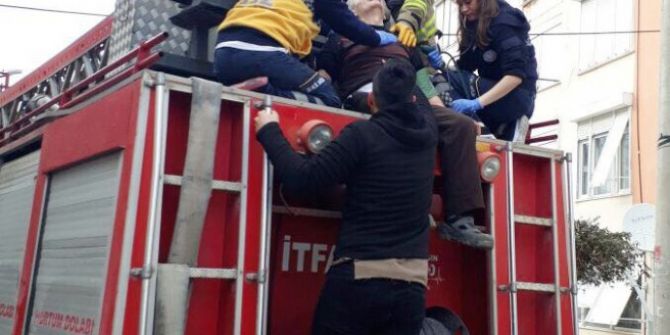 Dal Budamak İçin Çıktığı Ağaçta Tansiyonu Düşünce Mahsur Kaldı