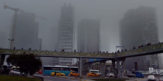 İstanbul’da Sis Etkisini Sürdürüyor