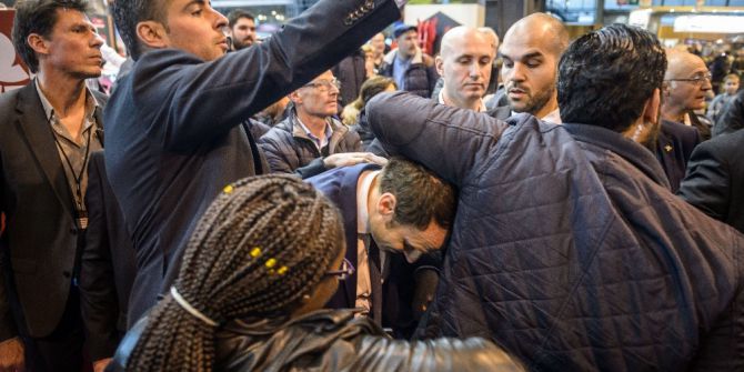 Fransa Cumhurbaşkanı Adayı Macron’a Yumurtalı Saldırı