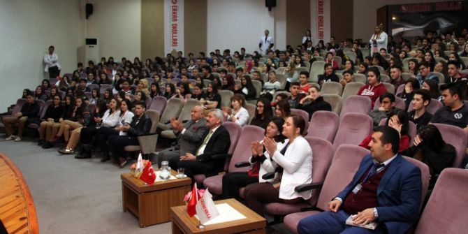 Fantastik Romanın Yazarı Lise Öğrencileriyle Buluştu