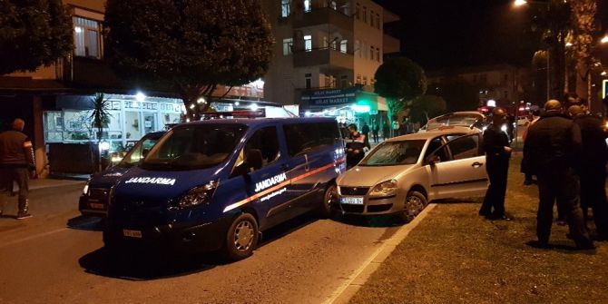 ’Dur’ İhtarına Uymayan Şüpheliler, Jandarma Aracına Çarptı