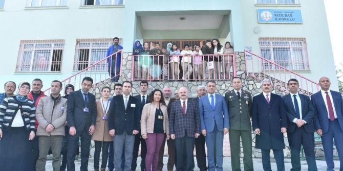 Vali Çakacak, Kızılbağ’da Öğrencilerle Bir Araya Geldi