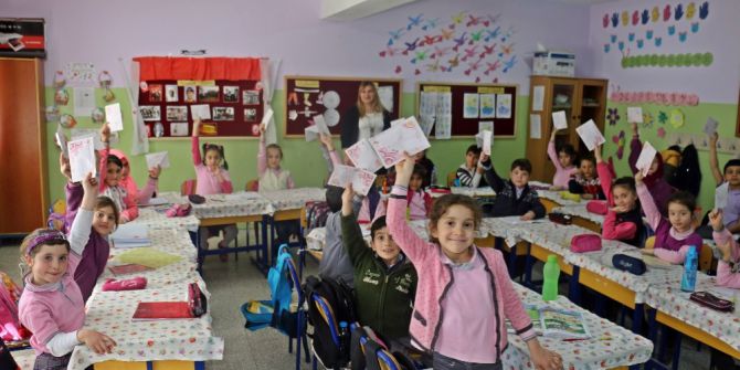 Öğrencilerden Polis Ve Asker Ağabeylerine Moral Mektubu