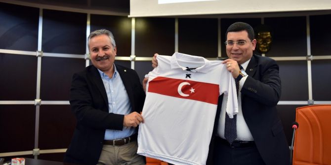 Başkan Tütüncü’den Meclis Üyelerine Milli Takım Forması