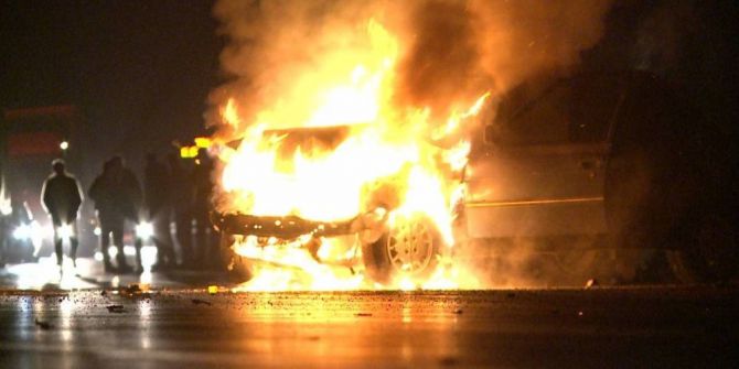 Bariyere Çarpan Araç Alev Topuna Döndü