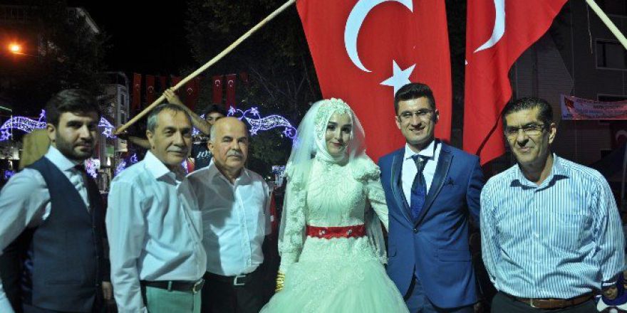 Önce Demokrasi Nöbeti, Ardından Düğün