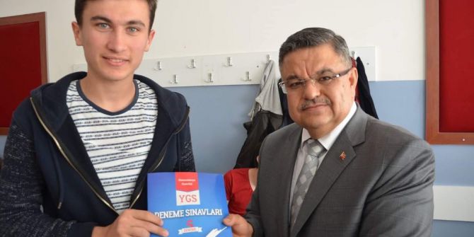 Başkan Yağcı’dan Ygs Deneme Sınavı Hediyesi