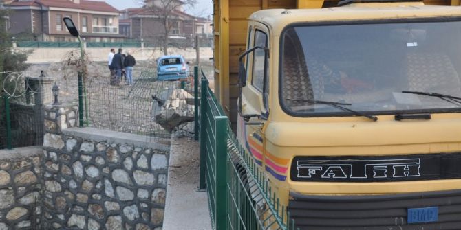 Kamyonla Çarpışan Otomobilde Can Pazarı: 7 Yaralı