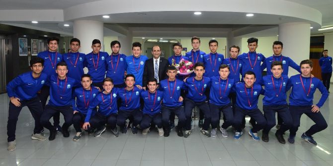 Edebali’den Başarılı Sporculara Ödül