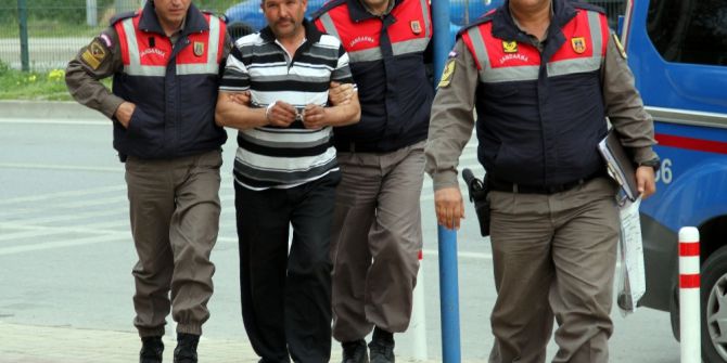 Arkadaşını Çekiçle Öldürdü