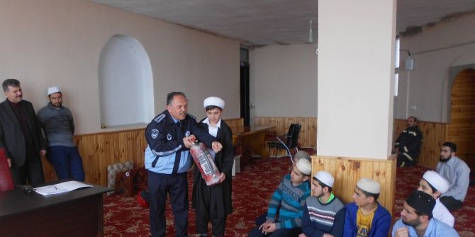 Yurt Öğrencileri Yangın Konusunda Bilgilendirildi