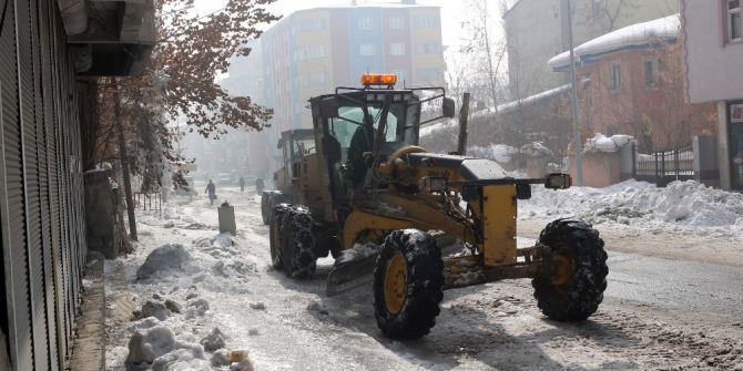 Belediye Sokaklarda Temizlik Çalışması Başlattı
