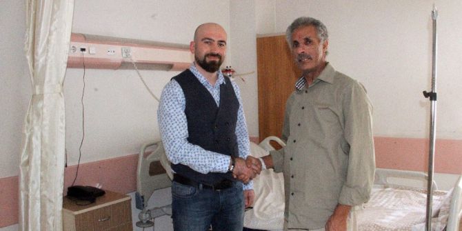 Yemenli Hastaya Kaburgadan Burun Yapıldı