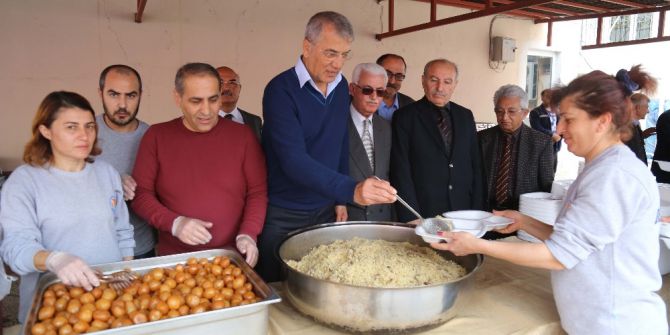 Mezitli Belediyesi Hızır Lokması Dağıttı