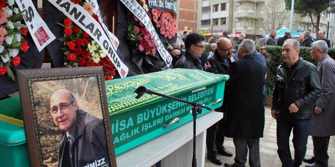 Gupse Özay’ın Amcası Salihli’de Son Yolculuğuna Uğurlandı