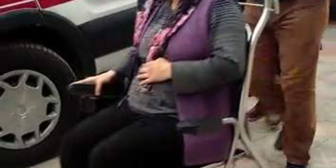 Depremde Yaralananlar Hastanelere Kaldırılıyor