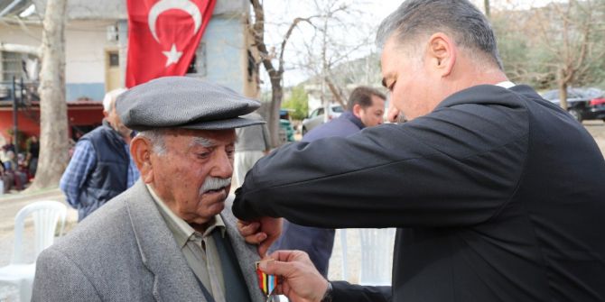 Madalyası Çalınan Kore Gazisine Başkan Tuna’dan Yeni Madalya
