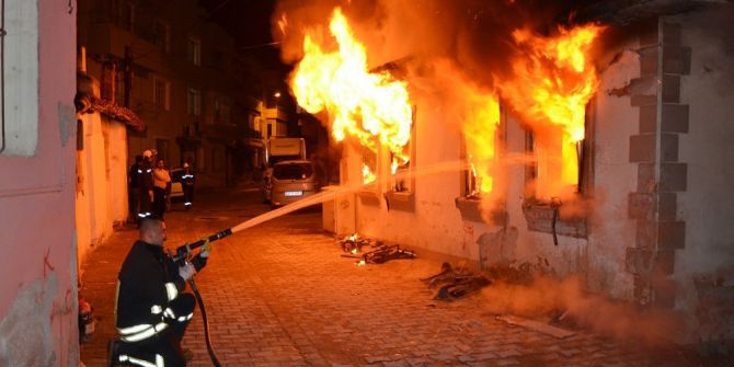 Boş Ev Alev Alev Yandı