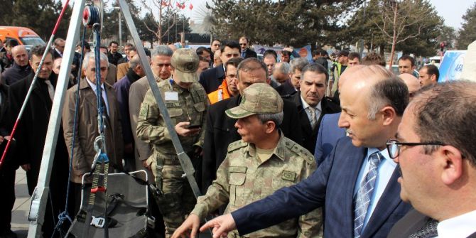 Çocuklar Validen İmza Alabilmek İçin Birbiriyle Yarıştı