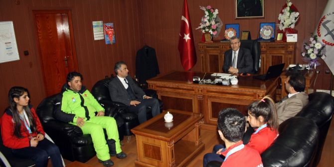 Kayak Şampiyonlarından Dursun’a Ziyaret