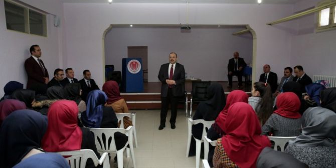 Vali İsmail Ustaoğlu, Kız Anadolu İhl Öğrencileriyle Buluştu