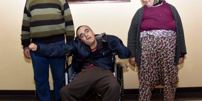 Tekerlekli Sandalyesi Sayesinde Artık Dışarı Çıkacak