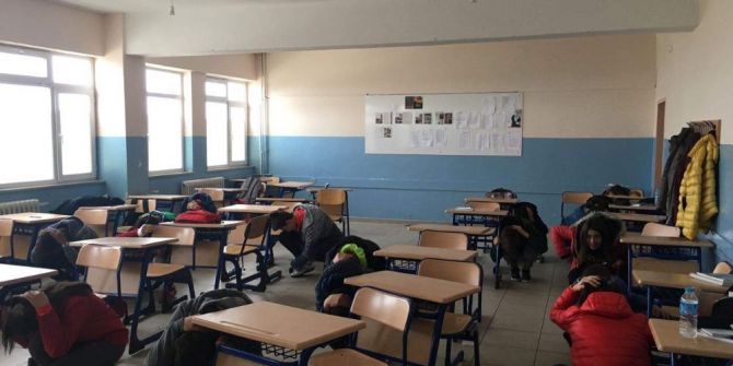 Lisede Deprem Tatbikatı