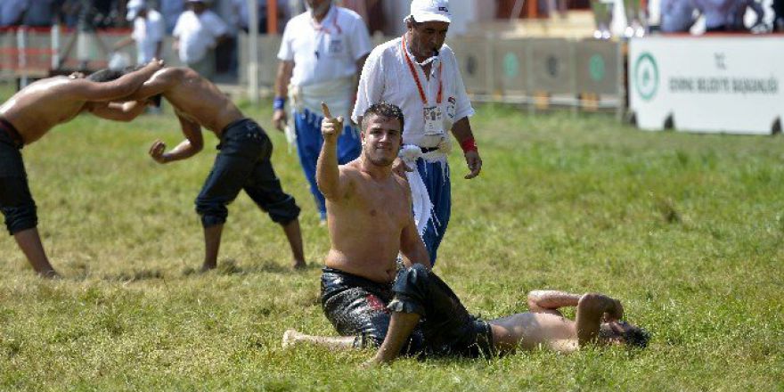 Muratpaşalı Pehlivanlar Altın Madalyaya Uzandı